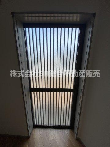 五条町中古戸建の内装|キッチンには勝手口があります