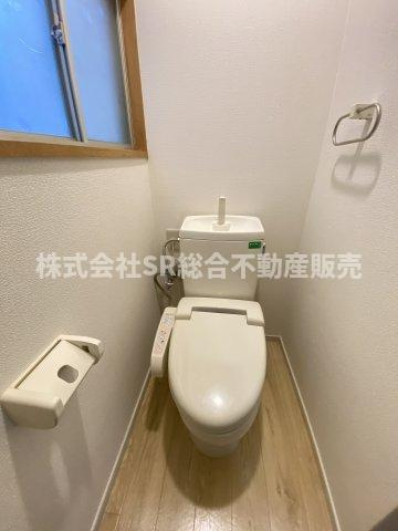 五条町中古戸建のトイレ|温水洗浄便座もございます♪