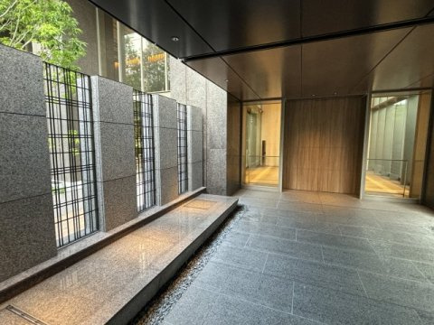 ローレルタワー堺筋本町のエントランス