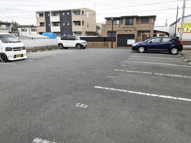 コム アニモの駐車場