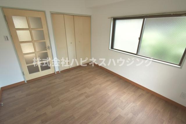 奥富マンション２の洋室|角部屋2面採光