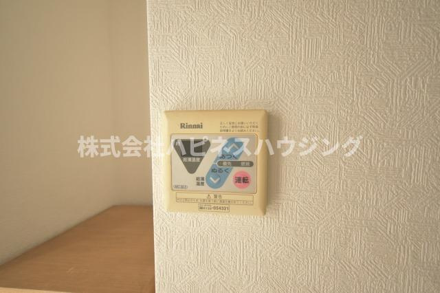 奥富マンション２の設備|給湯器のリモコンです