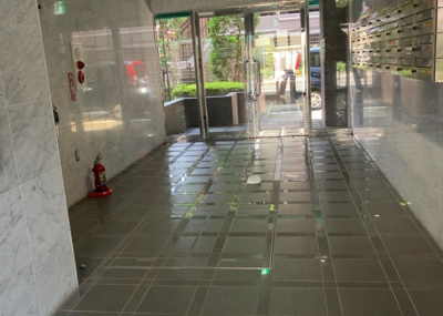 【ロビー】 | フェリッシュ相模原 | ラウンジは、マンションの共用スペースに椅子やテーブルなどを配置した利用者が寛げる空間です。屋内型ラウンジと屋外型ラウンジがあります。共用部分の管理状況と合わせて、詳細については現地でご確認ください。