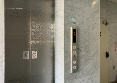 【受付】 | フェリッシュ相模原 | 受付はマンションコンシェルジュがいる場合もあれば、管理人が滞在する小部屋を総称して呼ぶことがあります。主にエントランスに設置されていることから、防犯面でも期待ができます。防犯設備がない場合はより安心！