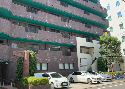 【現況写真】 | フェリッシュ相模原 | 道幅が広い場所は日当たりや風通が良好です。幅が広いのですれ違いも可能ですし大きな車でも駐車可能！一方で、大型車が通ることも多くなるため交通量の増加により騒音に繋がります。また土地の値段が高くなります。