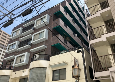 【バルコニー】 | フェリッシュ相模原 | 一般的なバルコニーは、奥行1.5ｍ程ですが、ワイルドバルコニーは2ｍまで広がっています。そのため洗濯物の間隔をあけ干すことができ、乾きやすいというメリットや、ガーデニングが楽しめる等の特徴があります。