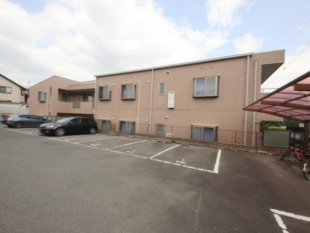 エルミタージュ雅の駐車場