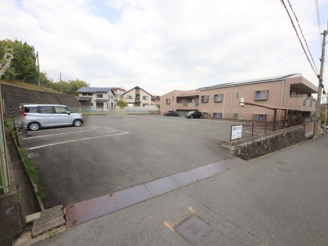 エルミタージュ雅の駐車場