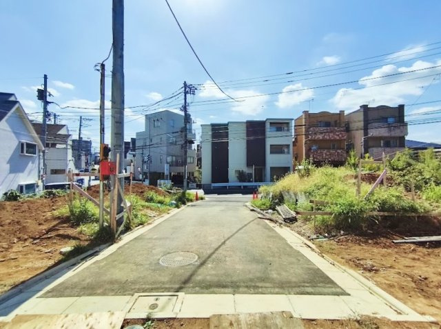 板橋区中台1丁目 全3区画 A区画の外観|開発道路は約4.6ｍ
開発道路内は居住者以外の車通りが少なくお子様が家の前で遊んでも安心♪
居住者様同士の交流の場にもなります