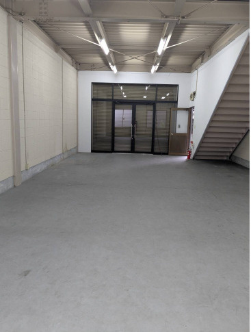 東那珂店舗の内装