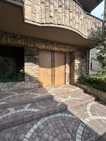 杉並区上高井戸１丁目の賃貸マンションのエントランス