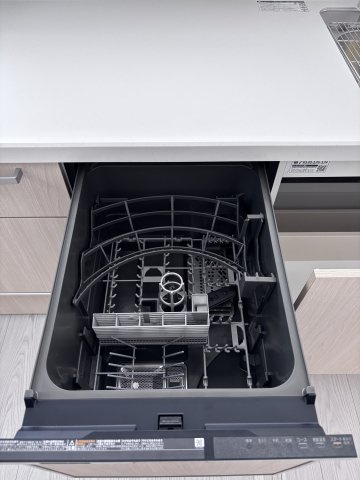 広島市安佐南区安東４丁目の新築一戸建の設備|忙しい共働き家庭にも嬉しい、食器洗い乾燥機を設置。家事がスムーズに。