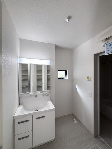 広島市安佐南区安東４丁目の新築一戸建の独立洗面台