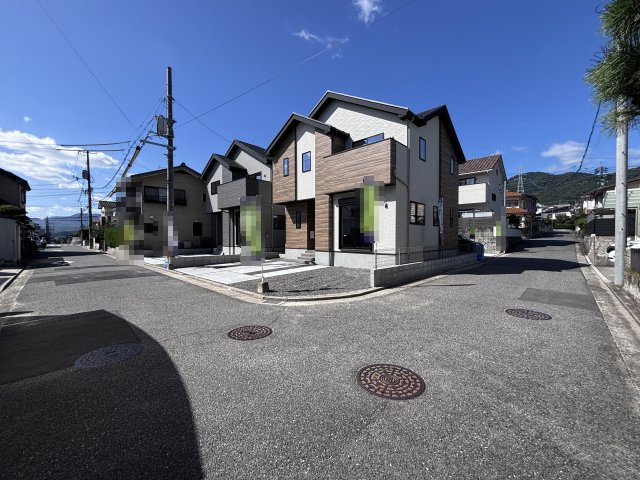 広島市安佐南区安東４丁目の新築一戸建の前面道路含む現地写真