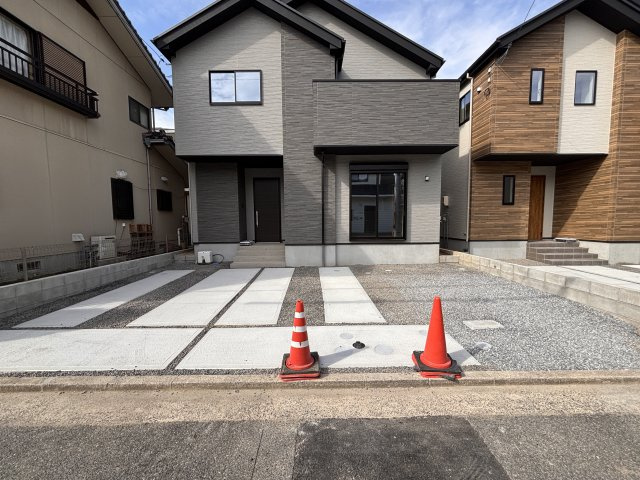 広島市安佐南区安東４丁目の新築一戸建の駐車場|車2台分の駐車が可能で、夫婦共働きや来客時も安心です
