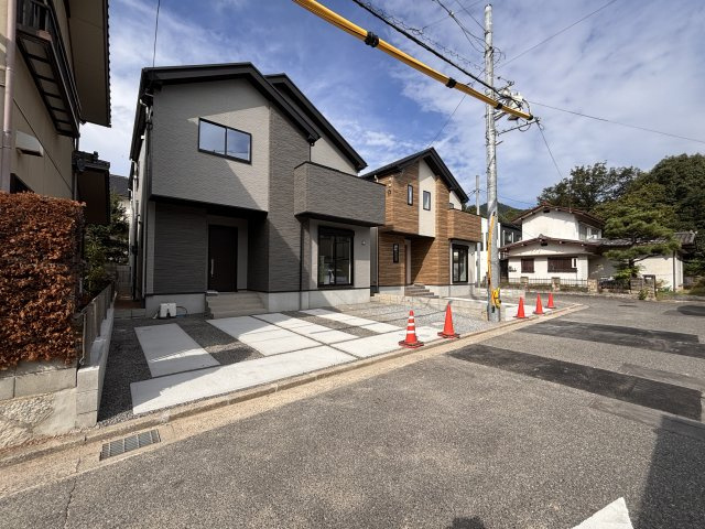 広島市安佐南区安東４丁目の新築一戸建の前面道路含む現地写真