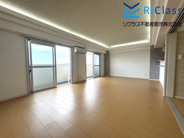 舞子台サニーハイツの居間・リビング|こちらのリビングで趣味の時間をお楽しみください