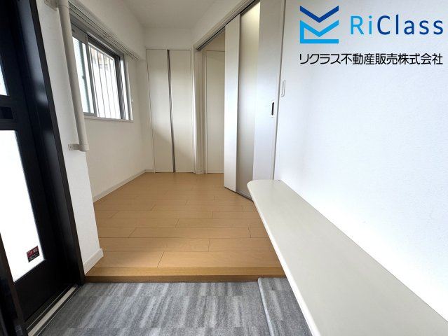 舞子台サニーハイツの玄関|明るい玄関です