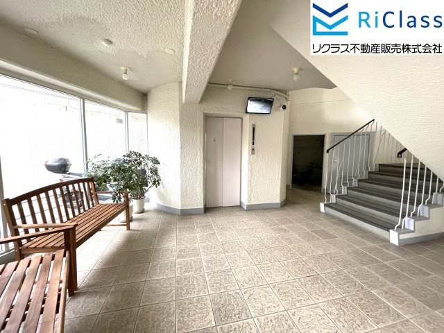 舞子台サニーハイツのエントランス|エレベーターあります