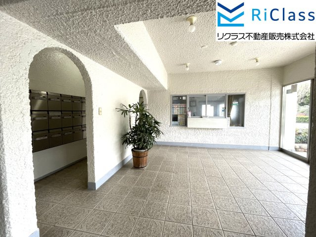 舞子台サニーハイツのエントランス|落ち着いたエントランスです