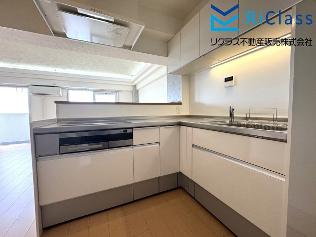 舞子台サニーハイツのキッチン|お料理しやすいL字型システムキッチンです