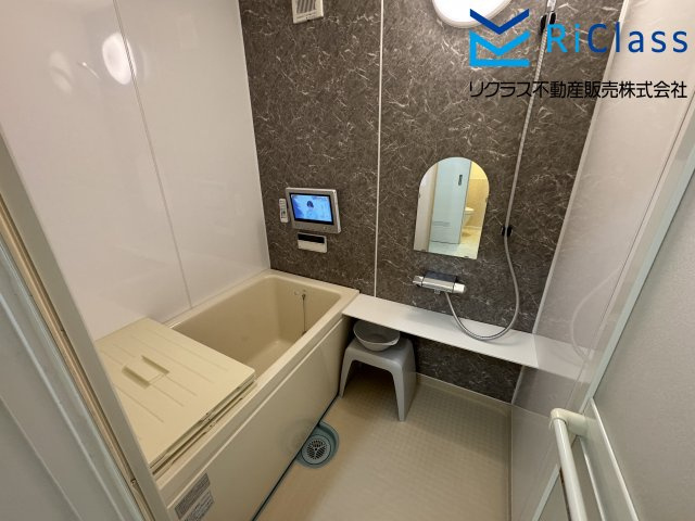 舞子台サニーハイツの浴室|落ち着いた空間の浴室TV付きお風呂です