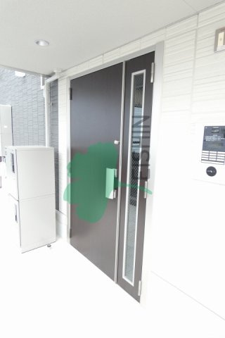 D-roomメゾン空港通のエントランス