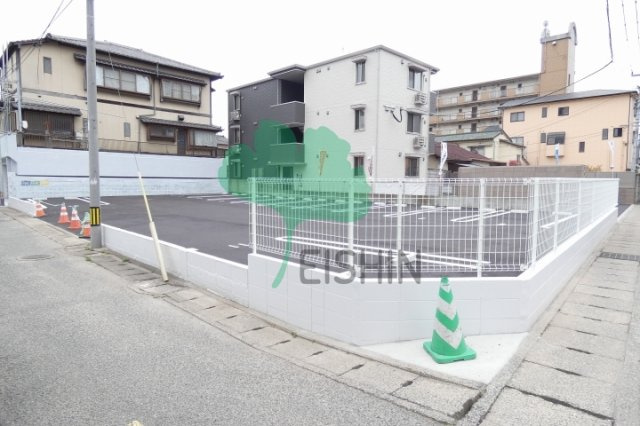 D-roomメゾン空港通の駐車場