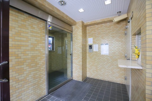 パシフィック松陰神社前　分譲賃貸　角部屋　オートロックのエントランス