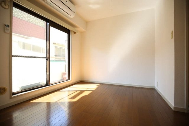 パシフィック松陰神社前　分譲賃貸　角部屋　オートロックの居間・リビング