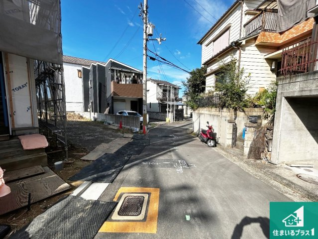 堺市中区深阪　第4期　新築一戸建ての前面道路含む現地写真|周辺は落ち着いた街並みの住宅地！子育てがしやすい住環境です！まだ未完成ですが、現地でしかわからない事もございます。是非一度ご覧ください。
