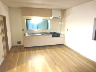 【居間・リビング】 | 山武郡横芝光町木戸　中古戸建 | 内外装リフォーム済み令和7年6月 閑静な分譲地内 キッチン・トイレ・洗面台新品 ４LDK