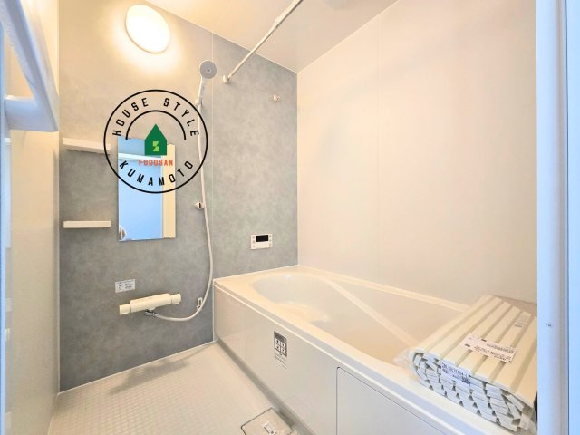 熊本市南区城南町碇第4-1棟（4号棟）の浴室|1日の疲れを癒してくれる広々バスルーム。雨の日のお洗濯にも大活躍な浴室乾燥機付です！