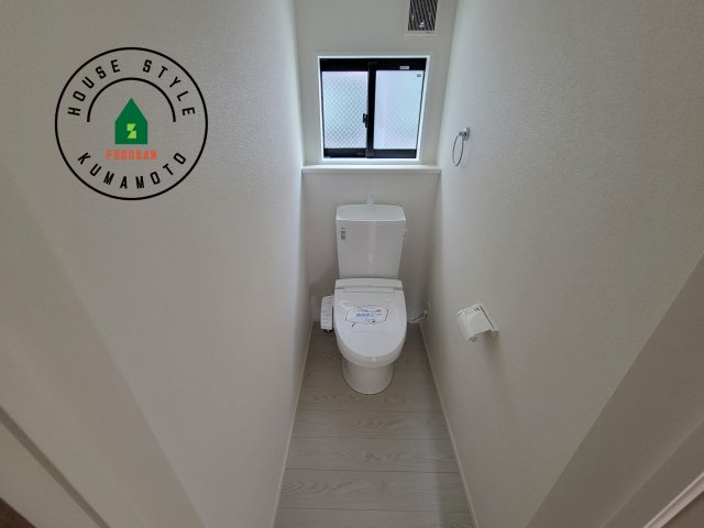 熊本市南区城南町碇第4-1棟（4号棟）の内観：施工例|温水洗浄便座を完備しております。2ヶ所にトイレがあるのは朝の慌ただしい時間も安心です。