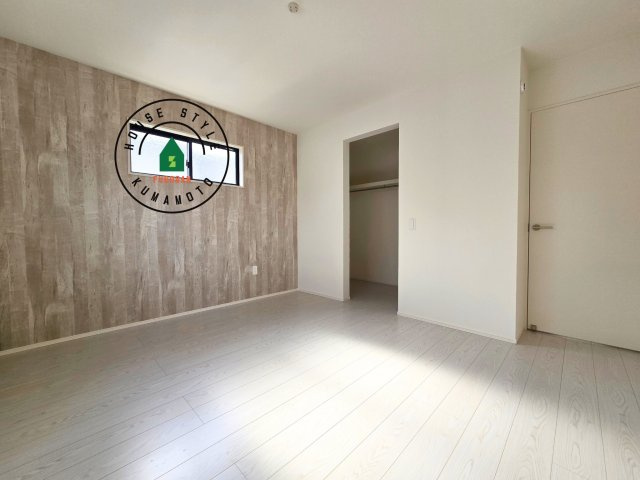 熊本市南区城南町碇第4-1棟（4号棟）の寝室|主寝室には収納力に優れたクローゼットがありますので、お部屋もすっきり片付きます。