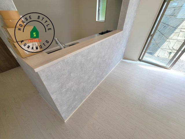 熊本市南区城南町碇第4-1棟（4号棟）の内観：施工例|キッチンから立ち込める香りが今日の料理を期待させます。