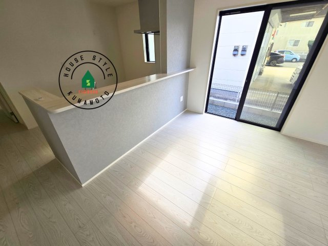 熊本市南区城南町碇第4-1棟（4号棟）のダイニング|キッチンから立ち込める香りが今日の料理を期待させます。