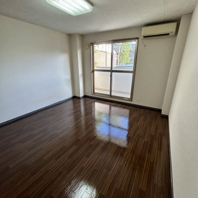 【居間・リビング】 | ヴィラ・ミユキ