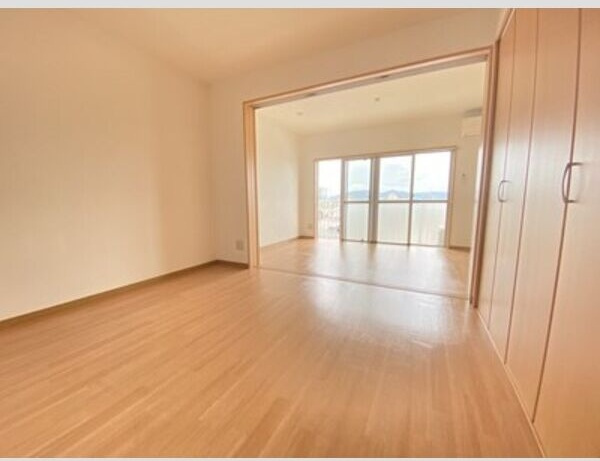 ハイデンス伊代の居間・リビング