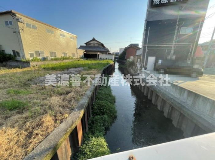 ６５７３０　岐阜市鏡島精華３丁目土地の外観