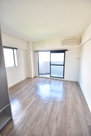 大阪市都島区都島南通２丁目の賃貸マンションの居間・リビング