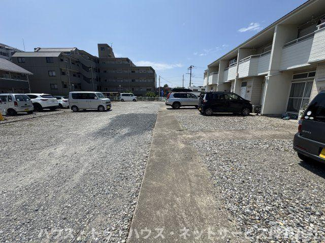 テラス・ボ・ヌールB棟の駐車場