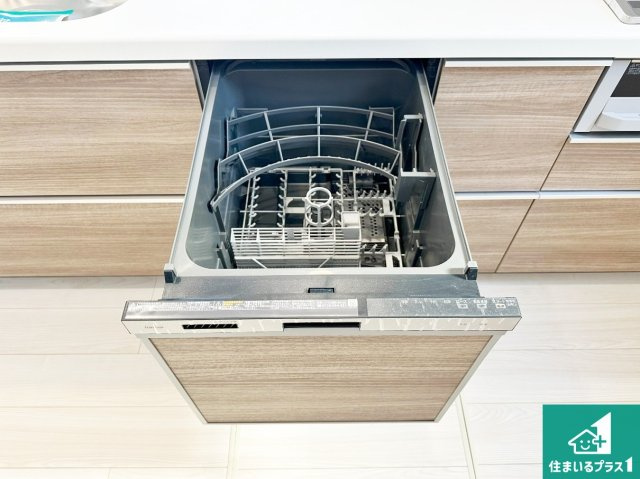 小野市本町　新築一戸建ての設備|食事後の一仕事、食器洗いをボタン一つでお任せできちゃいます！場所を取らないビルトイン式なので、お料理スペースもしっかり確保！