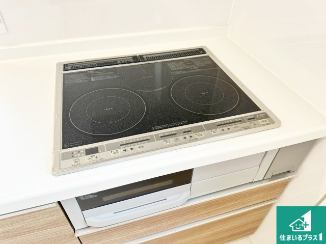 小野市本町　新築一戸建ての設備|火を使わないので、安心なＩＨコンロ！でこぼこが無い構造なので、掃除もしやすく清潔に保てます！
