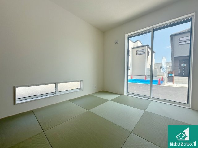 小野市本町　新築一戸建ての和室|一室あると便利な和室は客間としてだけでなく、小さなお子様のプレイルームや食後のくつろぎスペースとしてもご利用いただけます。収納もついていますので大活躍間違いなし！