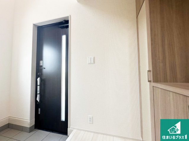 小野市本町　新築一戸建ての玄関|シューズボックスにはたくさんの靴が収納できるので玄関周りはいつもスッキリ！ご家族が増えても安心！