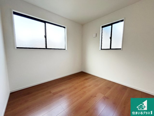 堺市南区赤坂台　第1期　新築一戸建ての洋室|シンプルな洋室は、自分好みのインテリアが楽しめます♪ご家族とインテリアや家具を選びに行くのは新築購入時の醍醐味の一つです。ぜひお楽しみください♪