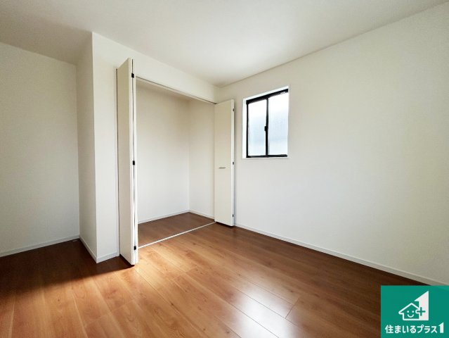 堺市南区赤坂台　第1期　新築一戸建ての洋室|収納スペースが充実しているので子供の成長に合わせてたくさん収納ができます！家族構成に合わせた様々な活用ができる収納！