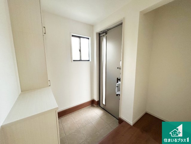 堺市南区赤坂台　第1期　新築一戸建ての玄関|シューズボックスにはたくさんの靴が収納できるので玄関周りはいつもスッキリ！ご家族が増えても安心！