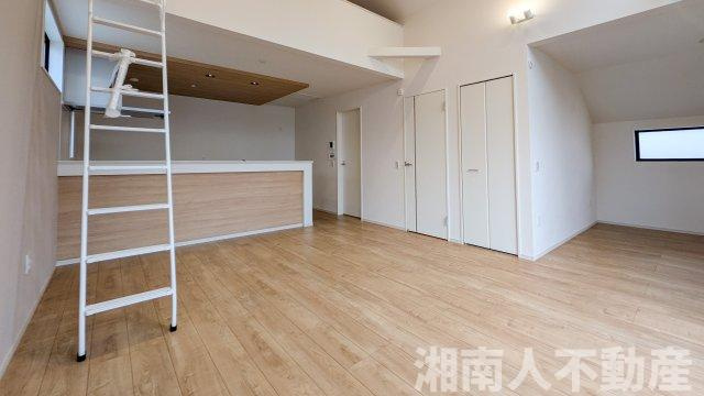 藤沢市鵠沼海岸６丁目４２５７－３新築戸建ての居間・リビング|リビングです